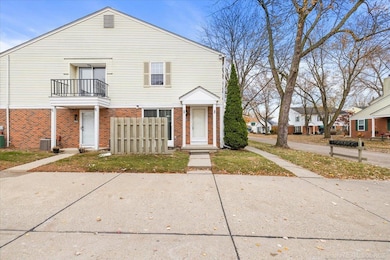 24623 Spring Ln unit 7, Harrison Township, MI 48045 - photo 2