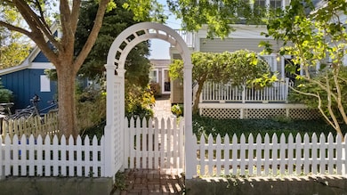 12 Cottage St unit 2, Provincetown, MA 02657 - photo 4