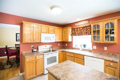 1019 Merlin Dr, Schenectady, NY 12309 - photo 5