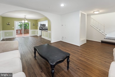 10226 Roberts Common Ln, Burke, VA 22015 - photo 7