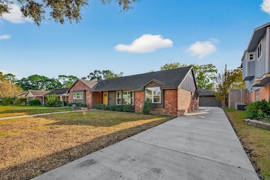 5211 Hummingbird St, Houston, TX 77035 - photo 3