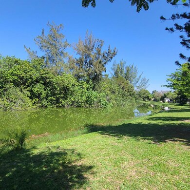 15 Windsor A, West Palm Beach, FL 33417 - photo 2