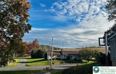 427 Walnut Dr, Northampton, PA 18067 - photo 3