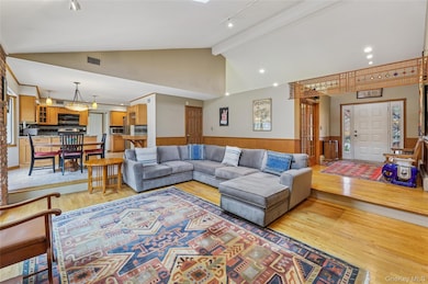 23 Hallmark Dr, New City, NY 10956 - photo 3