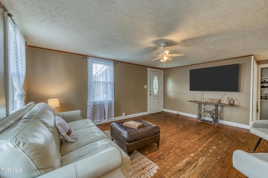 1409 Newton St-6
