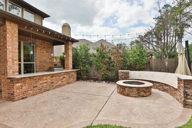 Huge entertaining area and fire pit to entertain all your friends