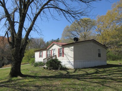 1040 Travis Boyd Rd, Mansfield, TN 38236 - photo 5