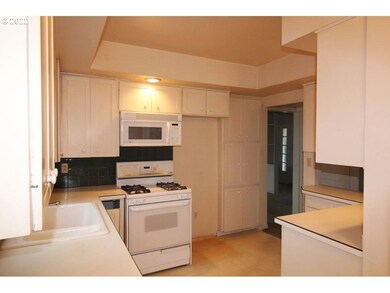 820 W 9th St, the Dalles, OR 97058 - photo 5