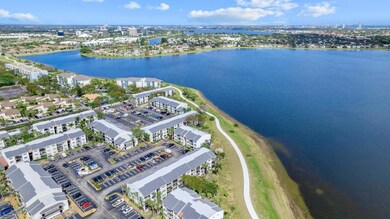 760 Executive Center Dr unit 14, West Palm Beach, FL 33401 - photo 3