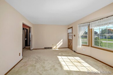 2599 Windcrest St-8