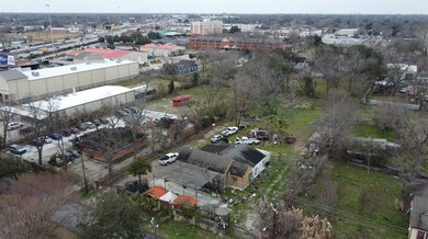 711 E Burress St, Houston, TX 77022 - photo 2