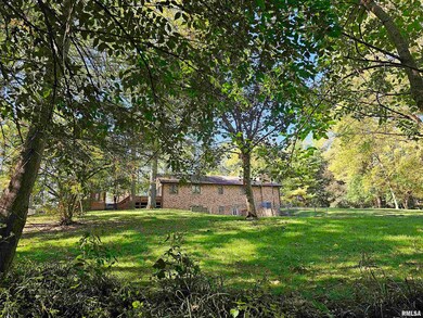 2117 W Woodland Ln, Jacksonville, IL 62650 - photo 3