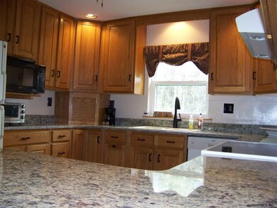 4 Hemlock Ln, Schenectady, NY 12302 - photo 6