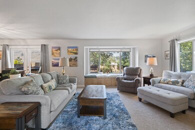 442 NE Alpenview Ln, Bend, OR 97701 - photo 4