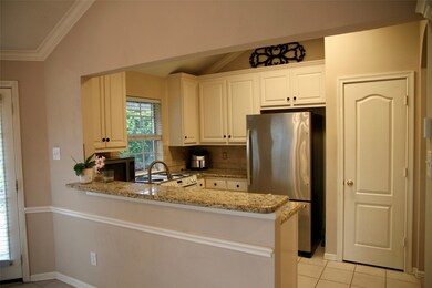 402 Pine Creek Dr, Friendswood, TX 77546 - photo 2