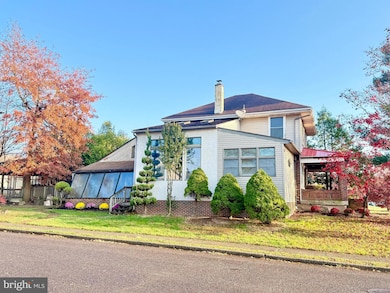 903 Hale St, Pottstown, PA 19464 - photo 2