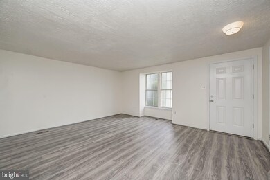 1204 Valley Leaf Ct, Edgewood, MD 21040 - photo 4