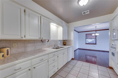 2517 NW 114th Terrace, Oklahoma City, OK 73120 - photo 6