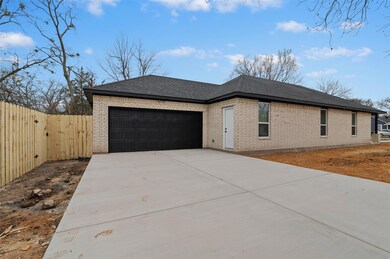 1412 Jean St, Gainesville, TX 76240 - photo 3
