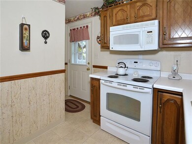 Newer Stove & microwave