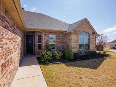 104 Stanford Ln, Springtown, TX 76082 - photo 2