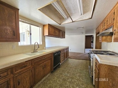 817 W Wasp Ave, Ridgecrest, CA 93555 - photo 2