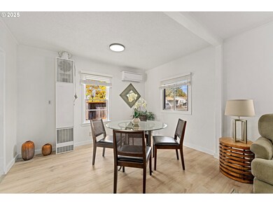 2080 College Way, Medford, OR 97504 - photo 5