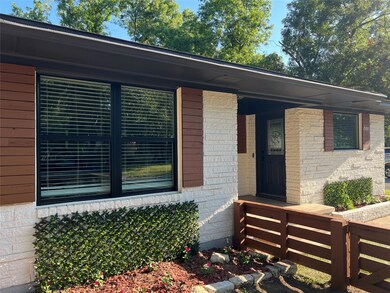 1500 Elizabeth St, Gainesville, TX 76240 - photo 2