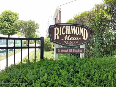 Richmond Mews Condo