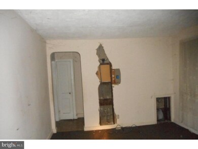 509 Pfeiffer St, Camden, NJ 08105 - photo 3