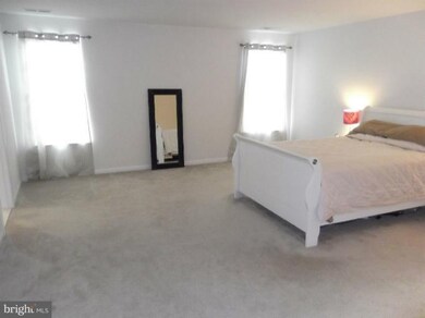 42526 Neighborly Ln, Chantilly, VA 20152 - photo 3