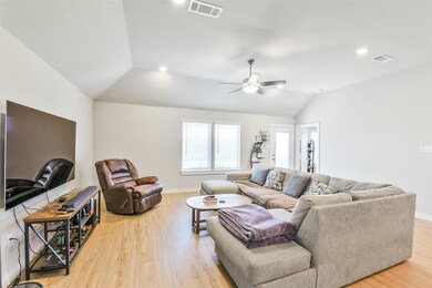 8522 Jetty Glen Dr - Living Room