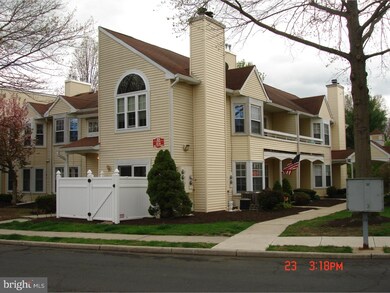 32 Mill Run W, Hightstown, NJ 08520 - photo 2