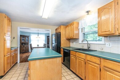 8 Comanche Cir, Billerica, MA 01821 - photo 3