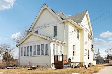 7-web-or-mls-N90W17032 Appleton Ave-007