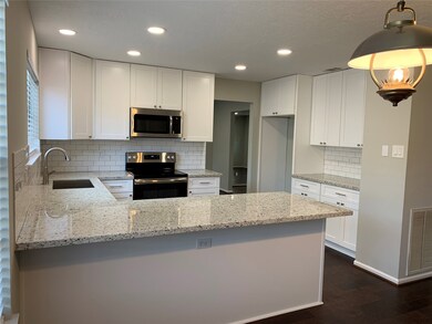 8222 Town Creek Dr, Houston, TX 77095 - photo 5