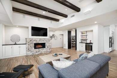 10071EGraythornDr-7