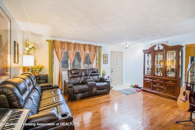 2601 Newport Dr, Lansing, MI 48906 - photo 5