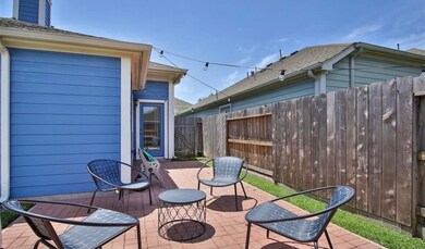 6002 Lynwood Banks Ln, Houston, TX 77092 - photo 3