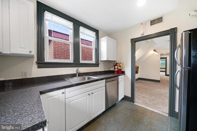 119 S Broad St unit 5, Kennett Square, PA 19348 - photo 4