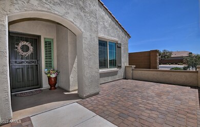 2419 N Hidden Canyon Dr-large-004-043-En