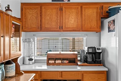 6629 Coastal Breeze Ct, Las Vegas, NV 89108 - photo 4