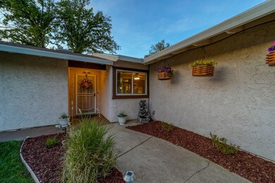 Cute exterior Entry