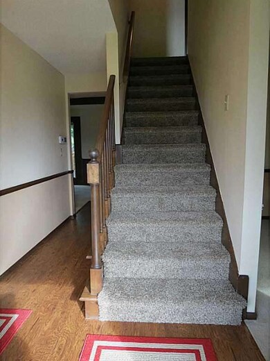 Entry. Access to DR, LR & Kitchen