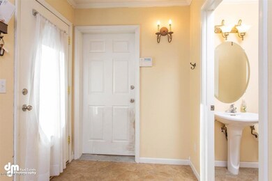12-Entryway-2079