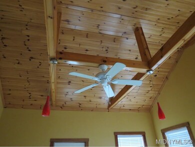 Family room, Cathedral Ceiling