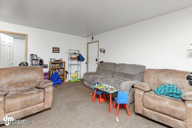 02-Unit 3 Living Room 20220802-DW-1287