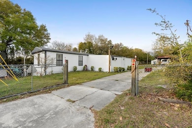 207 Robinhood Dr, Deland, FL 32724 - photo 2