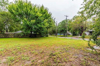 1014 Pine St, Bonham, TX 75418 - photo 3