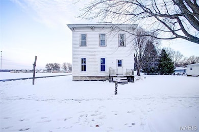 102 N 4th St, Carrollton, IL 62016 - photo 5